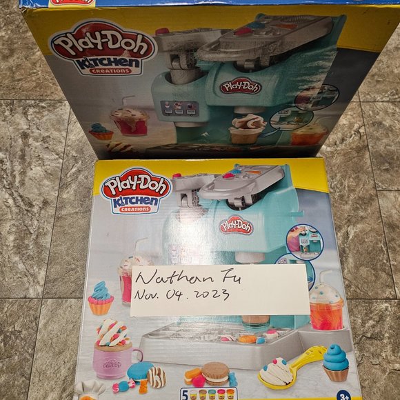 2 BUNDLE*Play-Doh Kitchen Creations Colorful Cafe Playset with 5 Modeling Colors - Picture 2 of 11